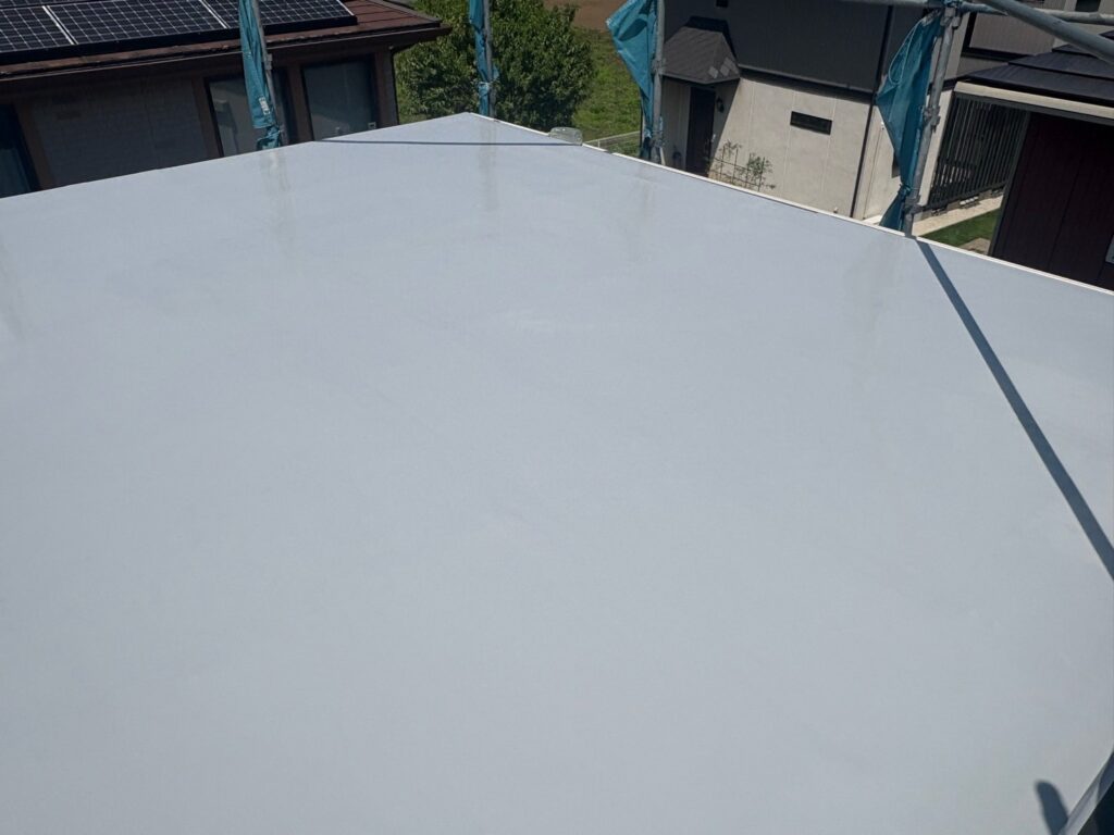 【屋上防水】<br />
トップコート仕上げ<br />
（完了）